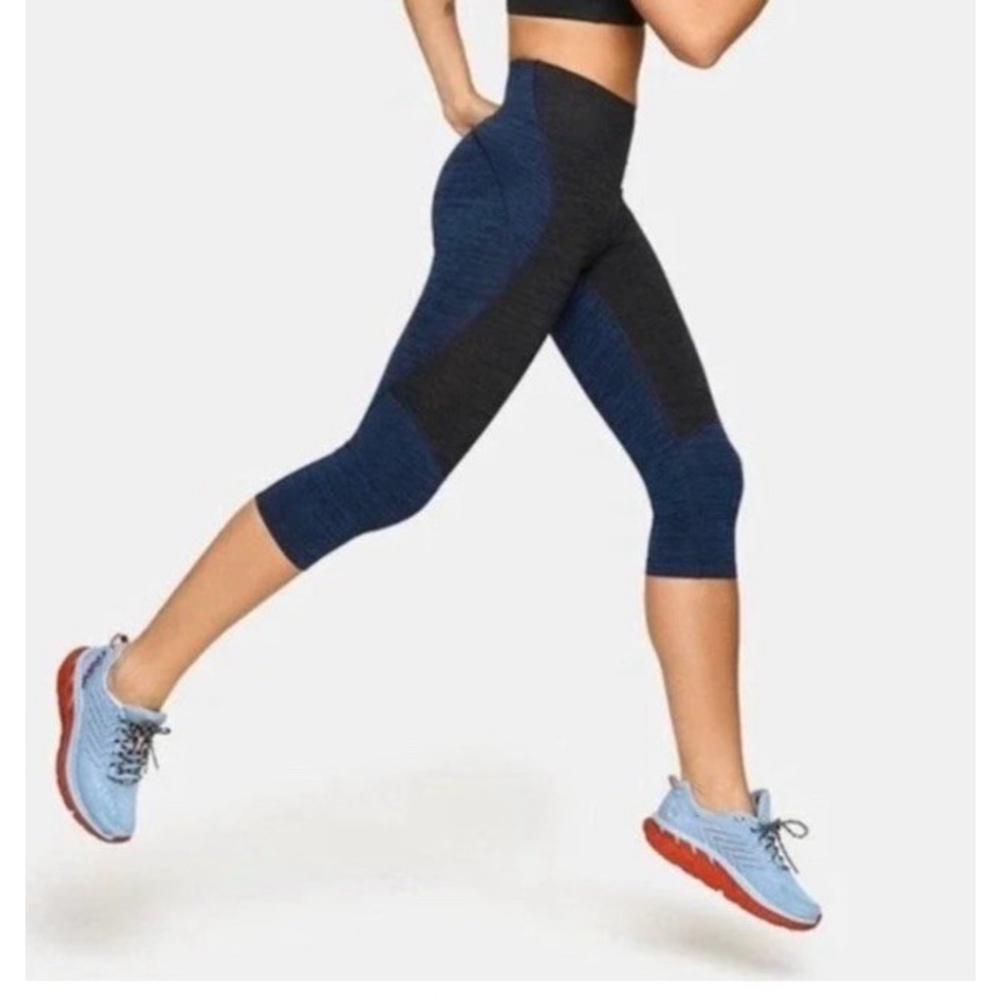 Outdoor Voices Size M Two Tone Cropped Capri Leggings Colorblock Blue Black $88